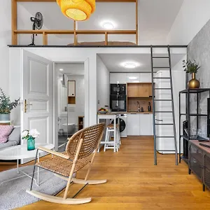 Elegant Located In The Centre Of Appartamento