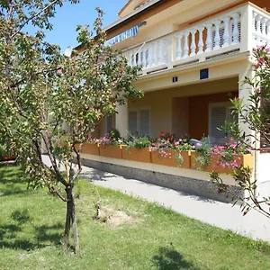 apartments-room-jagoda.primorje-gorskikotar.com/
